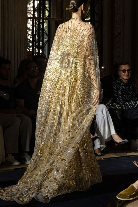 Zuhair Murad Fall 2022, Fall 2022 Couture, 2022 Couture, Fire And Blood, Gold Gown, Fantasy Gowns, Zuhair Murad, Fantasy Dress, Glam Dresses