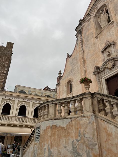 #aesthetic #architecture #architect #sicily #italy #europe #italian #italytravel #italytrip #photography #vibes #lifestyle #life #travel #traveling #italytravelinspiration #earthy #church #cathedral Taormina Sicily Aesthetic, Sicilia Aesthetic, Spanish Homes, Aesthetic Place, Mediterranean Aesthetic, Aesthetic Italy, Taormina Sicily, Aesthetic Architecture, White Ferrari