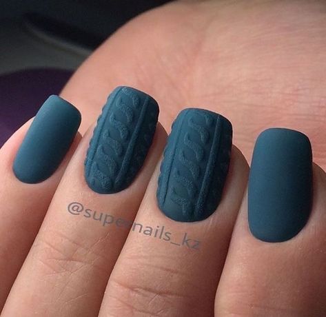 Dark Blue Sweater Nails, Simple Nail Ideas Winter, January Pedicure Colors, Winter Sns Nails, January 2023 Nails, January Nail Colors 2023, January Nails Ideas 2023, January Nails 2023, January Nails Ideas Simple