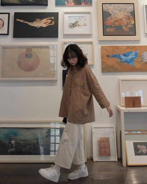 Muji Style Fashion, Muji Fashion, Oversized Longsleeve, Japan Outfits, Muji Style, Ootd Korean, Hijabi Fashion Casual, Oversized Outfit, Stylish Photo Pose