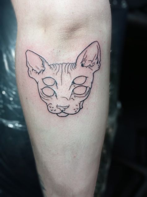 Www.instagram.com/lilboo.tat2 Distorted line work cat tattoo design flash arm tattoo linework tattoo Arm Tattoo Linework, Sphinx Tattoo, Cat Face Tattoos, Cat Tattoo Design, Emo Tattoos, Tattoo Linework, Linework Tattoo, Funky Tattoos, Cat Tattoo Designs