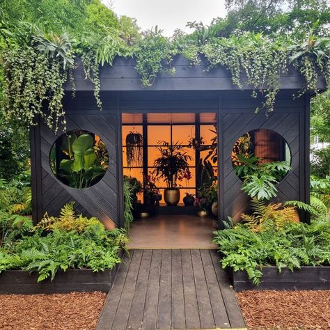 Garden Studio Ideas, Chelsea Flower Show Gardens, Garden Room Design, Garden Homes, Contemporary Garden Rooms, Contemporary Garden, Room Design Ideas, Container House Design, Garden Studio