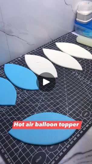 Fondant Hot Air Balloon, Hot Air Balloon Baby Shower Cake, Diy Hot Air Balloons, Hot Air Balloon Cake, Balloon Basket, Sugar Dough, Balloon Cake, Fondant Tutorial, Fondant Toppers