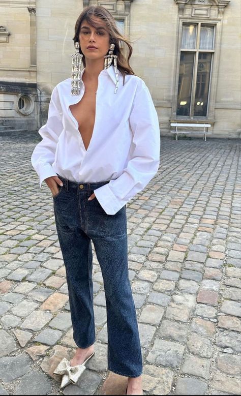 Kaia Gerber Style, Pierpaolo Piccioli, White Shirt Outfits, 1980's Fashion, 1990's Fashion, Fashion Victim, Evening Outfits, High Fashion Street Style, College Fashion