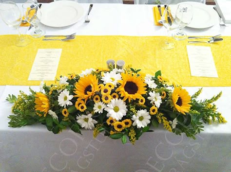 Sunflower Table Arrangements, Sunflower Wedding Centerpieces, Wedding Decorations Ideas, Sunflower Wedding Decorations, Rustic Sunflower Wedding, Sunflower Centerpieces, Sunflower Party, Sunflower Arrangements, Sunflower Themed Wedding