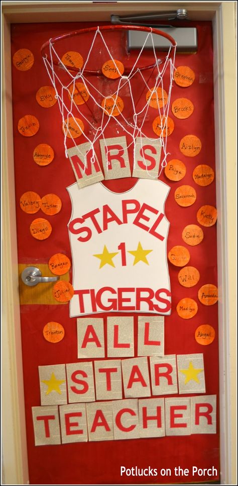 decorated door idea--All Star Teacher 3D Basketball Door @potlucksontheporch on the Porch Cute Door Ideas, Teacher Appreciation Door Decorations, Teacher Appreciation Poster, Teacher Door Decorations, 3d Basketball, Teacher Appreciation Doors, Sports Theme Classroom, Team Theme, Teacher Door