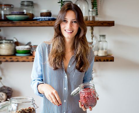 One part optimism, one part determination, hold the ego and blend to combine. We're talking with Ella Mills about her lived-and-learned recipe for balance and success... Banana Overnight Oats, Deliciously Ella, Porridge Recipes, Healthy Balanced Diet, Plant Based Cookbook, Single Recipes, Personal Branding Photoshoot, Cinnamon Banana, Avocado Salad