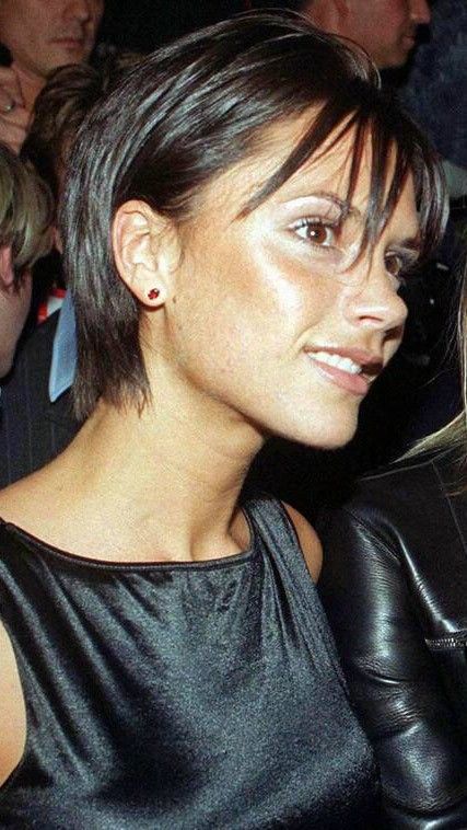 Posh Spice Short Hair, Victoria Beckham Short Hair 90s, Victoria Beckham Haircut, Victoria Beckham Pixie, Short Hair 90s Style, Posh Spice Hair, Victoria Beckham Short Hair, Beckham Haircut, Victoria Beckham Hair