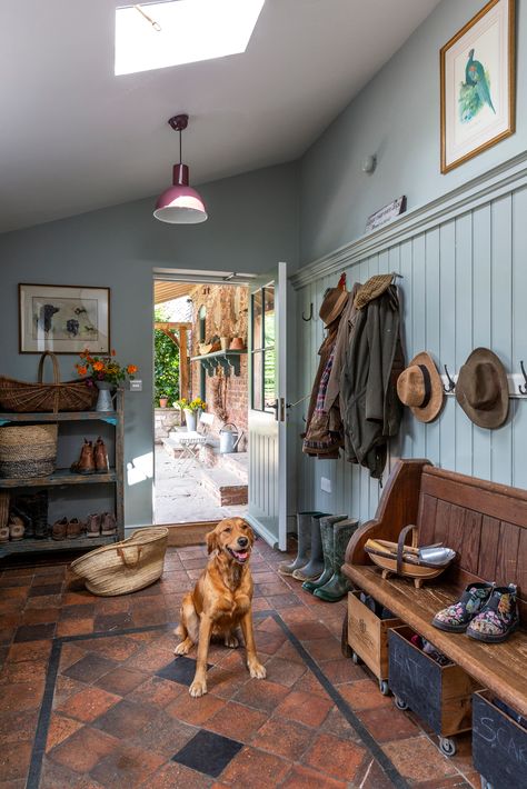 Utility Room Designs, Period Living, Casa Country, Mud Room Storage, Mudroom Design, Cottage Interiors, Boot Room, Laundry Mud Room, Entry Way