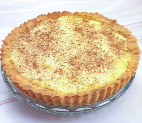 Milk Tart - a traditional South African custard tart - Foodle Club Butter Pecan Praline Poke Cake, Pecan Praline Poke Cake, Praline Poke Cake, Custard Tart Recipe, How To Make Custard, Custard Tarts Recipe, Custard Pie Recipe, Dessert Pies, Baked Custard