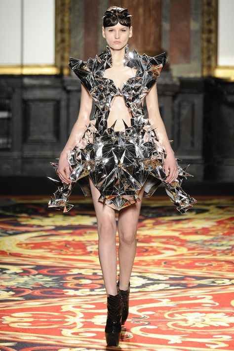 Iris van Herpen Spring Couture 2013 - Slideshow - Runway, Fashion Week, Reviews and Slideshows - WWD.com Textiles Alevel, Chrome Dress, Iris Van Herpen Couture, 2018 Makeup, Haute Couture Style, 3d Printing Fashion, Sculptural Fashion, Iris Van Herpen, Shiny Dresses