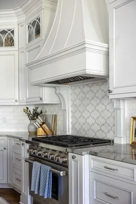 Traditional Atlanta Home Gets a Light, Fresh Update Rangehood Cabinet Ideas, Hood Range, Florida Kitchen, Kitchen Hood Design, Kitchen Vent Hood, Kitchen Decoration Ideas, Farmhouse Kitchen Backsplash, Stove Backsplash, Cheap Kitchen Decor