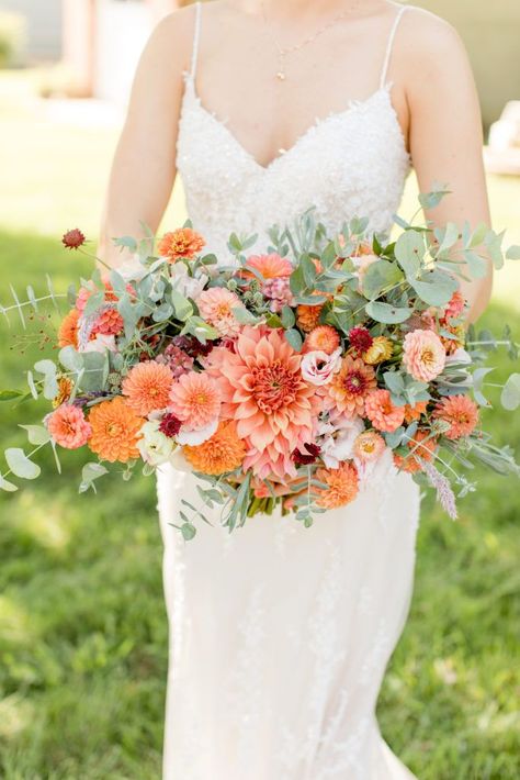 Dahlia Wedding Bouquets, Summer Bridal Bouquet, Orange Wedding Bouquet, Bridal Bouquet Summer, Dahlias Wedding, Dahlia Bouquet, Orange Wedding Flowers, Diy Bridal Bouquet, Bridal Bouquet Pink