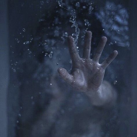 Emmaline Sommers, Paradis Sombre, Water Aesthetic, Shatter Me Series, Poses References, Dark Photography, Character Aesthetic, Blue Aesthetic, Aesthetic Photo