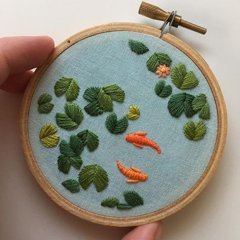 Things To Embroidery On, Coy Fish Embroidery, Finished Embroidery Projects, Friend Embroidery Gift Ideas, Stingray Embroidery, Nature Embroidery Inspiration, Cute Embroidery Designs Simple, Family Embroidery Ideas, Cute Simple Embroidery