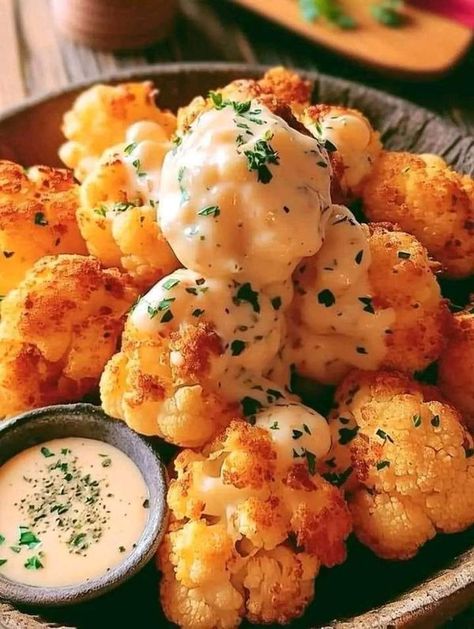 HEALTHY DIABETIC MEALS | **Cheesy Cauliflower Bites** 🧀 | Facebook Basic Gravy Recipe, Baked Cauliflower Bites, Cajun Chicken Pasta Recipes, Easy High Protein Meals, Martha Stewart Recipes, Healthy Recipes For Diabetics, Cheesy Cauliflower, Low Carb Salad, Head Of Cauliflower