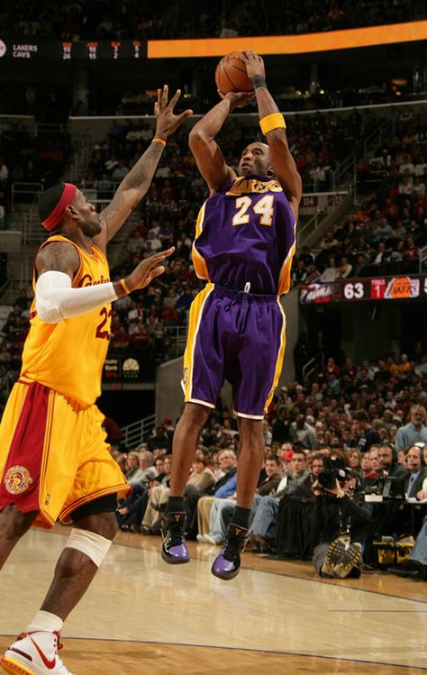 Kobe Bryant over Le bron James Lebron And Kobe, Kobe Vs Lebron, Kobe Bryant Dunk, Rip Kobe, Kobe Bryant Quotes, Kobe Lebron, Kobe Bryant 8, Bryant Lakers, Kobe Bryant Family