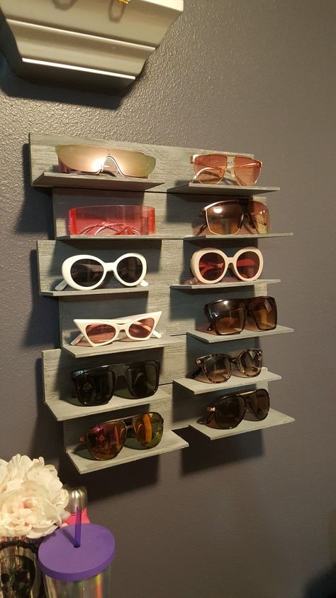 Sunglasses Display Shelf D.I.Y Sunglasses Shelf Diy, Homemade Sunglasses Holder, Sun Glasses Display Ideas, Sunglasses Display Ideas Store Design, Ways To Display Sunglasses, Sunglasses Wall Display, How To Store Sunglasses, Sunglasses Holder Wall, Glasses Display Ideas