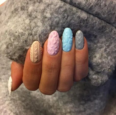 Cable Knit Sweater Nail Art Trend Is So Perfect for Winter | Fashionisers© Cable Knit Sweater Nails, 3d Nail Designs, Nail Art 3d, Korean Nail Art, Nagellack Trends, Modern Nails, Korean Nails, Sweater Nails, Holiday Nail Art