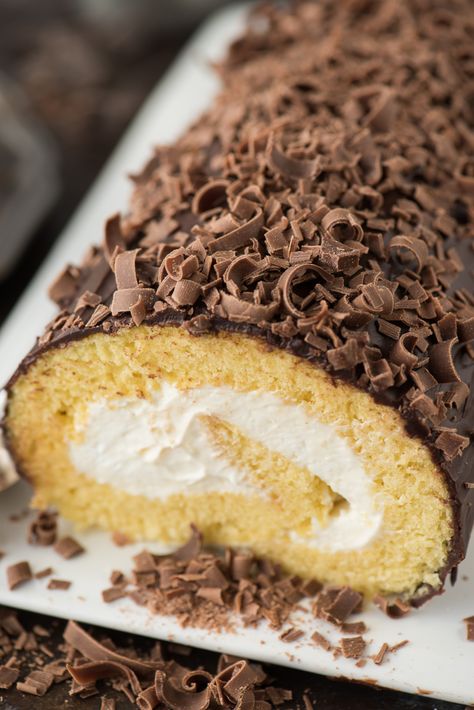 The flavor of this eggnog cake roll reminds me of Christmas! It’s a vanilla sponge cake with eggnog cream cheese filling. Charlotte Royale, Chocolate Cake Roll, Chocolate Rolls, Jelly Roll Cake, Eggnog Cake, Roll Cakes, Apple Coffee Cakes, Cake Rolls, Cake Roll Recipes