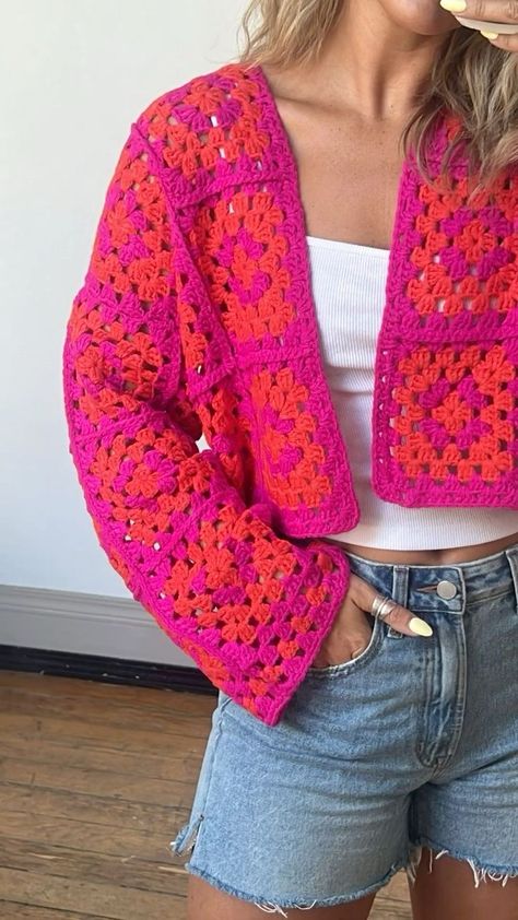 Crochet Ideas Cardigan, Crochet Sweater Granny Square, Pink And Orange Crochet, Crochet Cardigan Outfit, Crochet Cardigan Tutorial, Quick Crochet Projects, Crochet Cardigans, Intricate Crochet, Mode Crochet