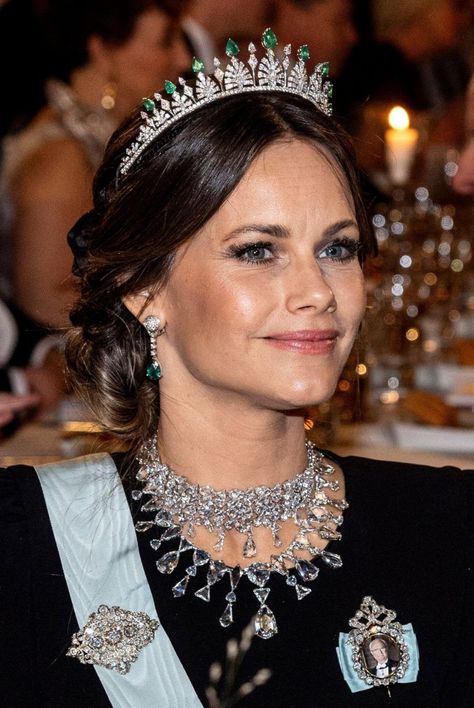 Incredible Nobel Prize Tiaras for the Swedish Royals in Stockholm Swedish Royal Tiaras, Purple Evening Gown, Sofia Hellqvist, Sofia Of Sweden, Queen Of Sweden, Princess Sofia Of Sweden, Royal Jewellery, Wedding Jewelery, Queen Margrethe Ii