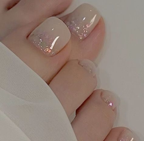 Pedi Nails Designs, Toe Designs Pedicure Simple, Toe Gel Nail Designs, Ombré Pedicure, Gel Nails Toes, Cute Toe Nail Ideas, Nail For Wedding, Cute Toe Nails Designs, Gel Toe Nails Ideas