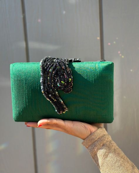 Serving G R E E N goddess vibes one clutch at a time. Vibrant, lush, fresh and best of all, they all sparkle.✨ What more can you ask for from your favorite new summer bag? Browse through to find your dream green side piece! 🦚🌴💚 Goddess Vibes, Golden Treasure, Green Bags, Green Clutches, Green Side, Bucket Bags, Summer Bag, St Paddy, Pretty Style