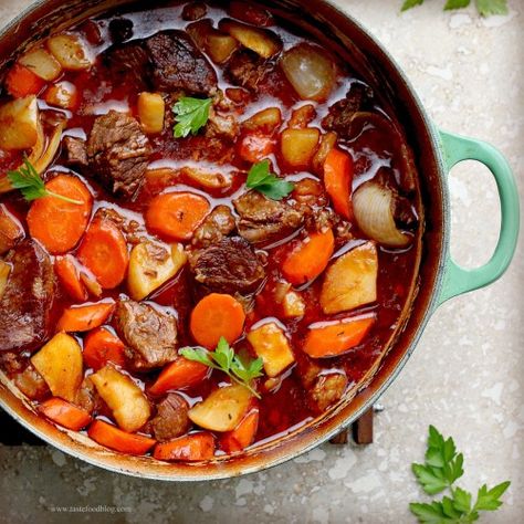 Guinness Beef Stew Irish Beef Stew, Irish Beef, School Recipes, Irish Stew, Beef Stew Recipe, Irish Recipes, Beef Stew, Stew Recipes, Soup And Salad