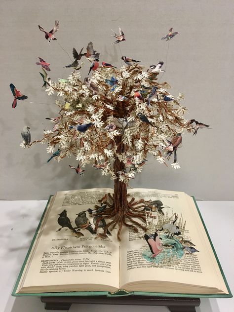 Altered Book Sculpture, Book Art Ideas, Book Dioramas, Book Paper Crafts, Book Diorama, Old Book Art, Azure Lane, Old Page, Book Art Sculptures