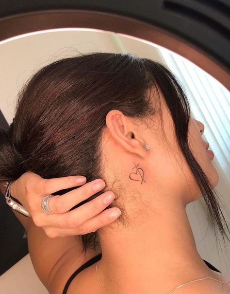 Back Ear Tattoo, Small Dope Tattoos, Wrist Tattoos Girls, Cross Tattoos For Women, Cute Hand Tattoos, Neck Tattoos Women, Stylish Tattoo, Small Hand Tattoos, Cute Tattoos For Women