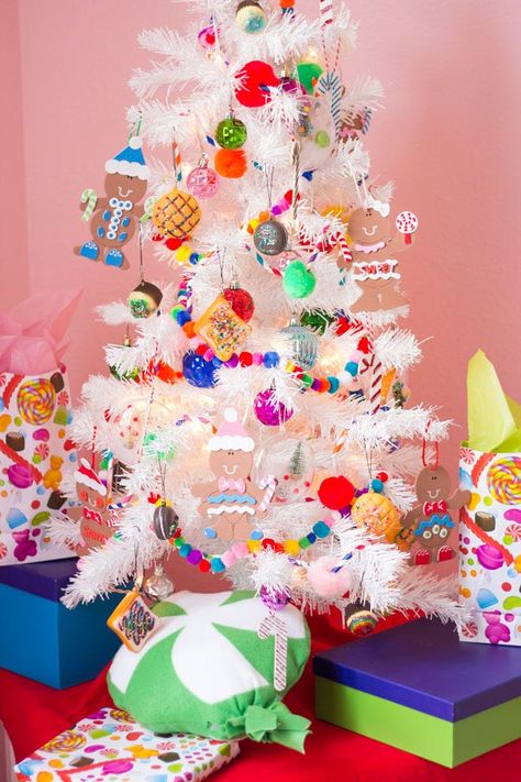 christmas tree ribbon ideas pom pom garland Candy Themed Christmas, Christmas Tree Ribbon Ideas, Tree Ribbon Ideas, Diy Candyland, Christmas Tree Ribbon, Candy Christmas Tree, Ribbon Ideas, Sweet Trees, Christmas Tree Candy