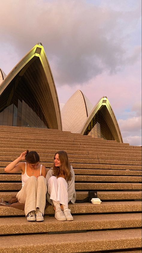 Sydney Student Life, Sydney Australia Travel Aesthetic, Sydney Girl Aesthetic, Australia Aesthetic Sydney, Sydney Picture Ideas, Australia Trip Aesthetic, Australia Gap Year, Gap Year Travel Aesthetic, Australia Photo Ideas