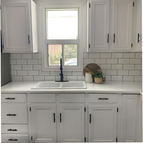 Kristie  |  Decor + DIY’s on Instagram: “I love seeing before and after pictures and find them so satisfying. This weekend we officially finished off the kitchen by adding our…” Dark Gray Grout, Gray Grout, White Subway Tile Backsplash, Subway Tile Kitchen, Quartz Countertop, White Quartz Countertop, Subway Tile Backsplash, Kitchen Corner, White Subway Tile