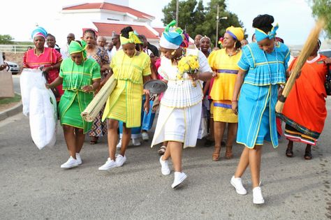 Sepedi Traditional Attire For Women, Pedi Attire, Sepedi Attire, Sepedi Traditional Attire, Pedi Traditional Attire, Sepedi Traditional Dresses, Africa Craft, Shweshwe Dresses, Traditional African Clothing