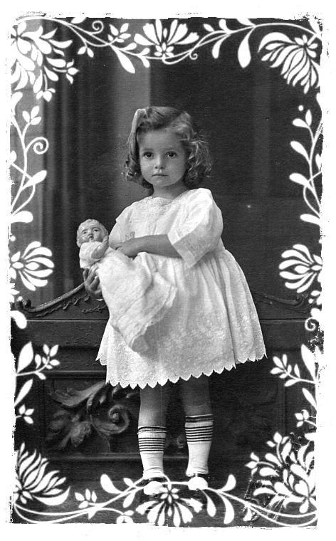 Castle Collection, Vintage Foto's, Vintage Children Photos, Foto Top, Studio Portrait, Vintage Portraits, Kids Portraits, Antique Photos, Vintage Printables