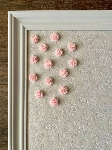 Eclectic Cubicle Decor, Cubicle Theme Ideas, Desk Cork Board, Pink Cubicle, Cute Cork Board Ideas, Office Cork Board Ideas, Chic Cubicle Decor, Desk Decor Ideas Office Cubicle, Pink Office Aesthetic