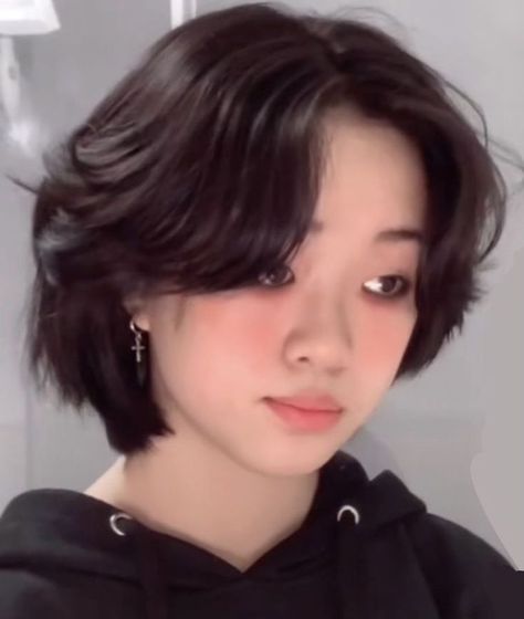 Genderfluid Haircut, Wolf Haircuts, Short Grunge Hair, Short Hair Tomboy, 얼굴 드로잉, Really Short Hair, Hair Inspiration Short, Wolf Cut, Shot Hair Styles