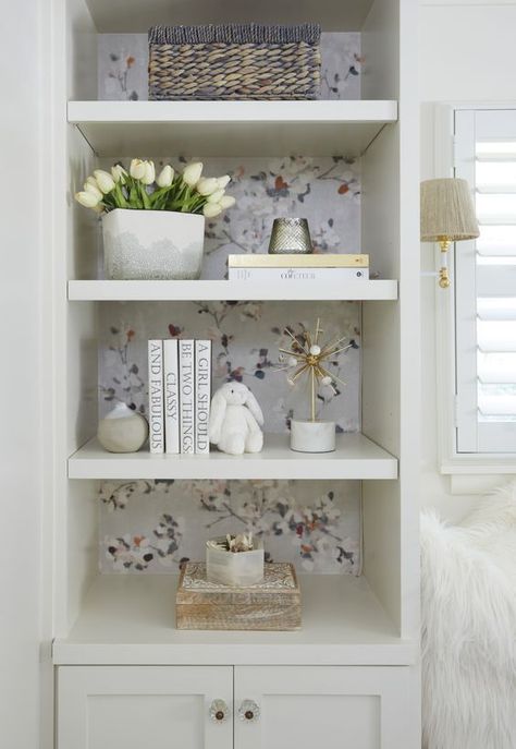 Built In Shelf Decor, Bedroom Bookcase, Bedroom Built Ins, Santa Rosa Beach Florida, Shelf Decor Bedroom, Built In Shelves Living Room, Shelf Decor Living Room, White Bookshelves, Living Tv