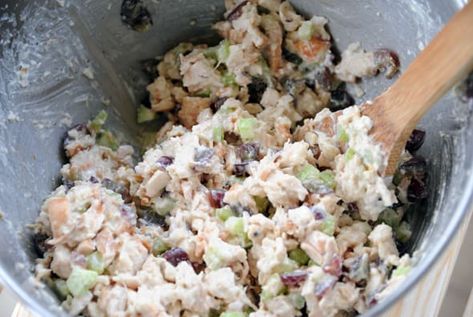 These chicken salad puffs are one of my favorite potluck dishes. It can be made ahead of time, and it’s always a party pleaser. Cashew Chicken Salad, Cashew Salad, Chicken Cashew, Chicken Breast Slow Cooker, Grape Apple, Couscous Salat, Chicken Salad Recipe, Cashew Chicken, Potluck Dishes