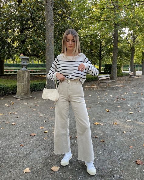 Outfits With Cream Pants, Cream Mom Jeans Outfit, Cream Mom Jeans, Fun Fits, Debs Dress, 2023 Outfits, Cream Jeans, Mom Jeans Outfit, Deb Dresses