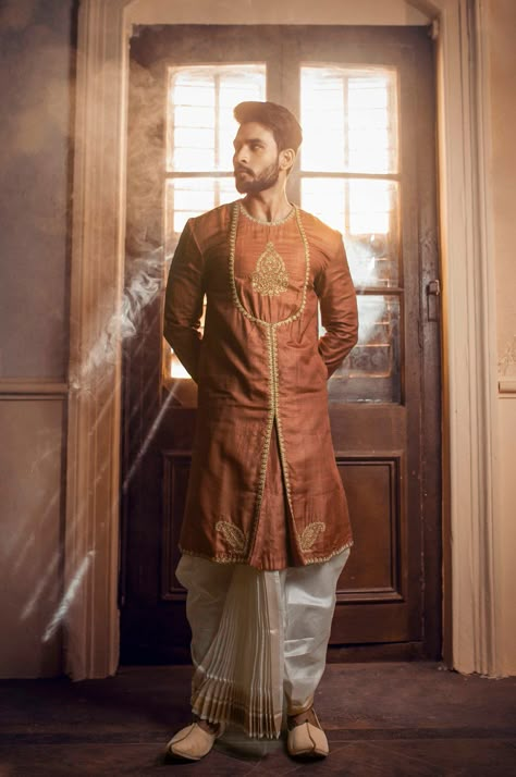 Avishekk Naiya - Fashion Designer Designer Dhoti Kurta For Men, Indian Men Wedding Outfit Ideas, Bengali Punjabi For Men, Dhoti Kurta For Men Indian Weddings, South Indian Groom Outfit For Men, Indian Groom Photography Poses, Men Wedding Dresses Indian, Sabyasachi Men, Bengali Groom