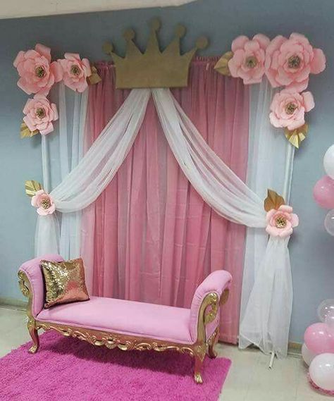 Princess Theme Birthday, Pink Couch, Hiasan Bilik, Quinceanera Party, Princess Theme, Baby Shower Princess, Princess Birthday Party, Baby Princess, Stage Decorations