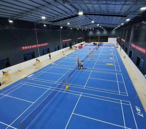 Badminton Hall Design, Badminton Court Design, Indoor Badminton Court, Innovative School Design, Sports Architecture, Indoor Sports Court, Badminton Club, Badminton Games, Indoor Tennis