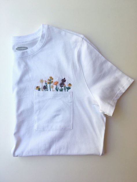 Embroidered Hats Ideas, Tee Embroidery, Diy Embroidery Shirt, Baby Dress Embroidery, Nice Shirts, Pocket Embroidery, Clothes Embroidery Diy, Denim Embroidery, Crochet T Shirts