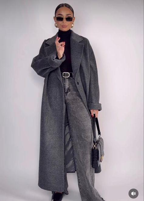 Long Dark Grey Coat Outfit, Grey Long Jacket Outfit, Gray Winter Outfits, Dark Grey Jacket Outfit, Grey Peacoat Outfit, Dark Grey Coat Outfit, Grey Coat Outfit Winter, Grey Jacket Outfit, Long Jacket Outfit