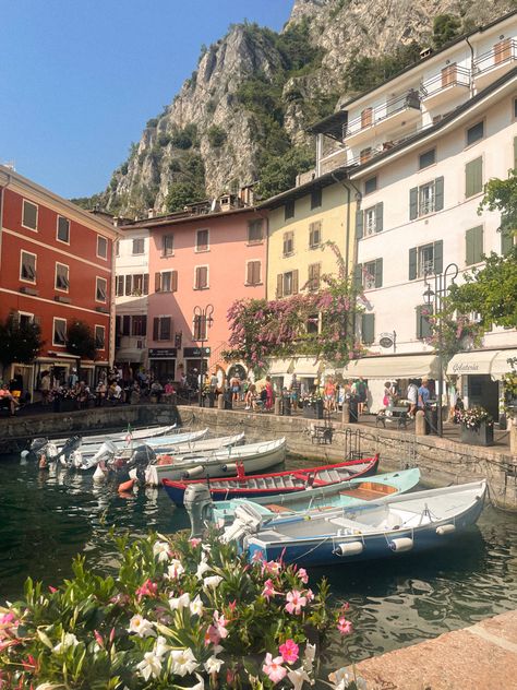 Limone Italy, Photo Inspo Aesthetic, Summer Abroad, Aesthetic Summer Vibes, Italy Vibes, Vacation Photo, Idea Photo, Living In Italy, Italy Summer