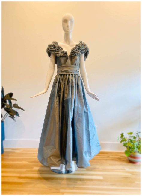 Vintage Princess Dress, Vintage Party Dress, Victor Costa, Party Dress Wedding, Princess Fairy, Vintage Party Dresses, Vintage Formal Dresses, Vintage Princess, Blue Gown