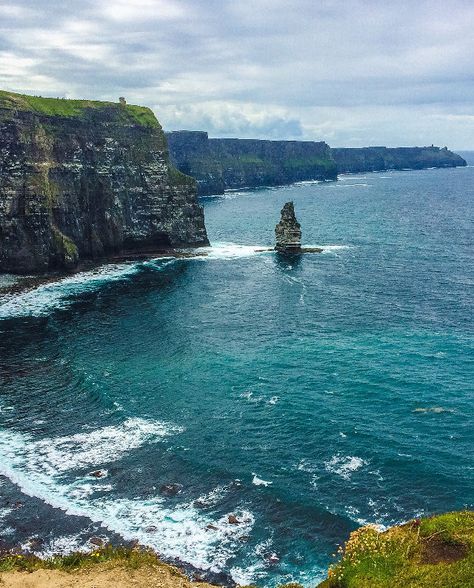 Ireland Hiking, Hiking Guide, Europe Vacation, Best Hikes, Ireland Travel, Travel Inspo, Travel Bucket List, Hiking Trails, Places To Travel