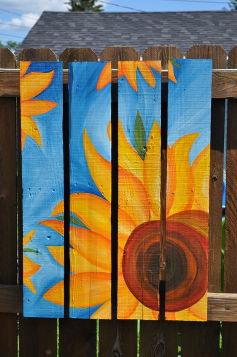 Another use for old pallets! Paint away and hang on the outside fence. Instant garden! Painted Fences, Backyard Fence Ideas, Fences Ideas, Tree Fence, Fence Painting, Stone Fence, Backyard Fence, Fence Wall, Breeze Blocks